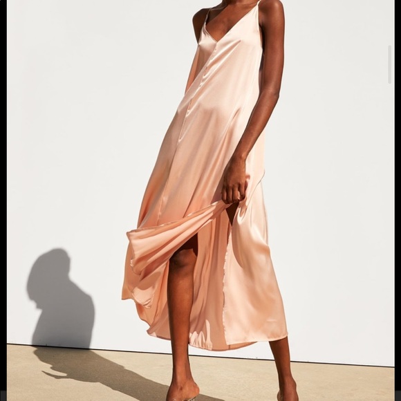 Satin dress - Picture 2 of 8